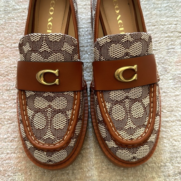 Coach Leah Monogrammed Loafers size 7.5 - Picture 4 of 4